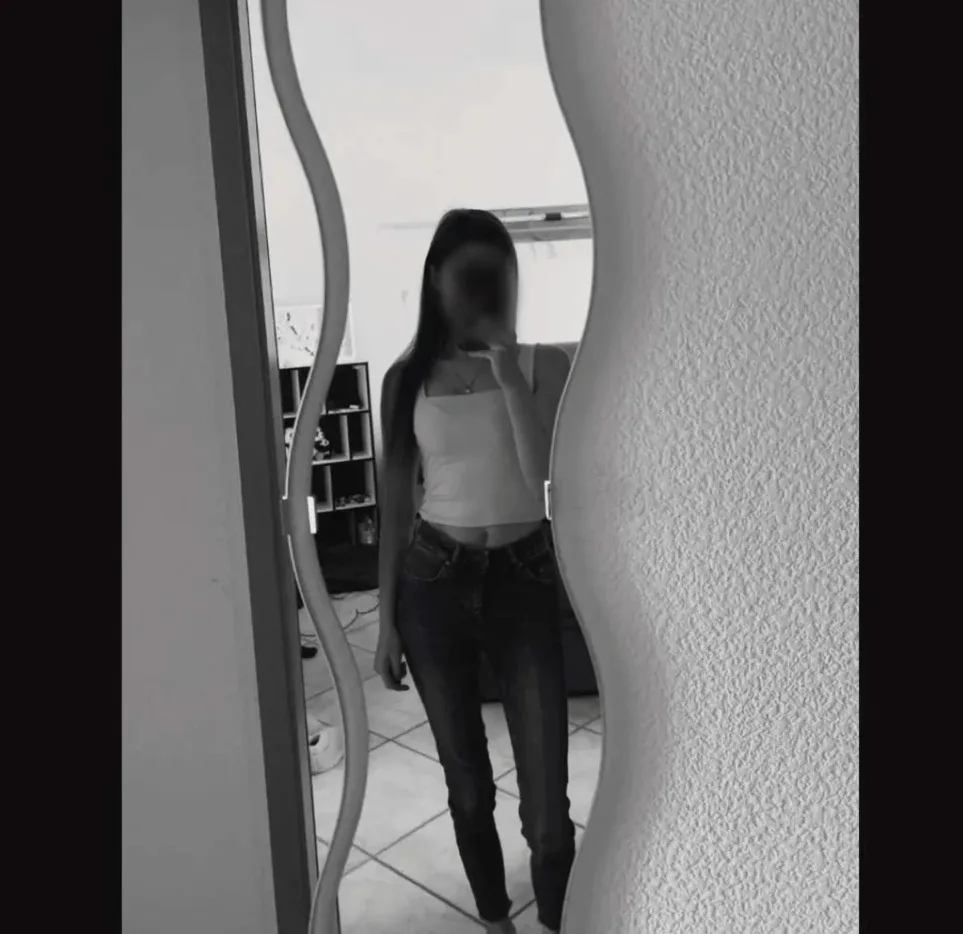 Ailsa, 25