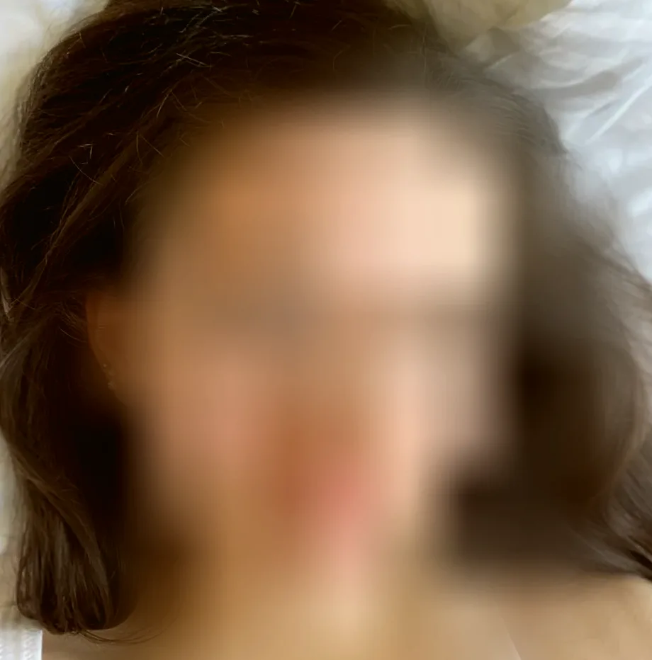 Amelia, 24