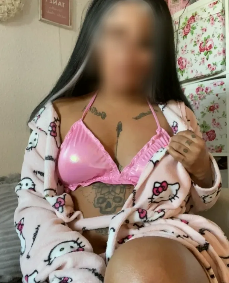 Caitlin, 31