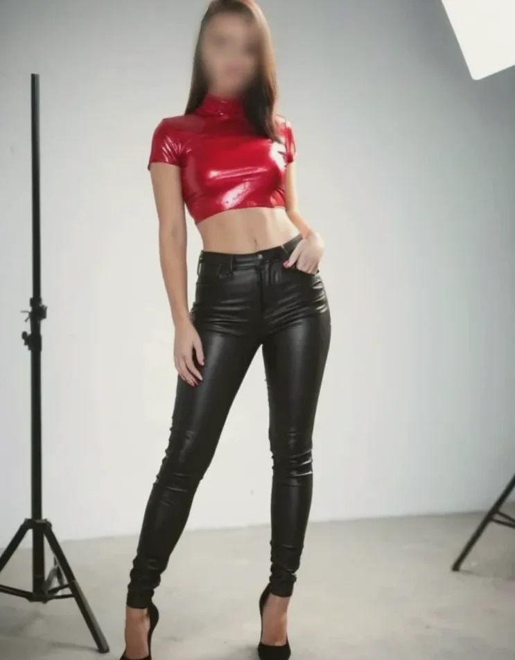 Chloe, 29