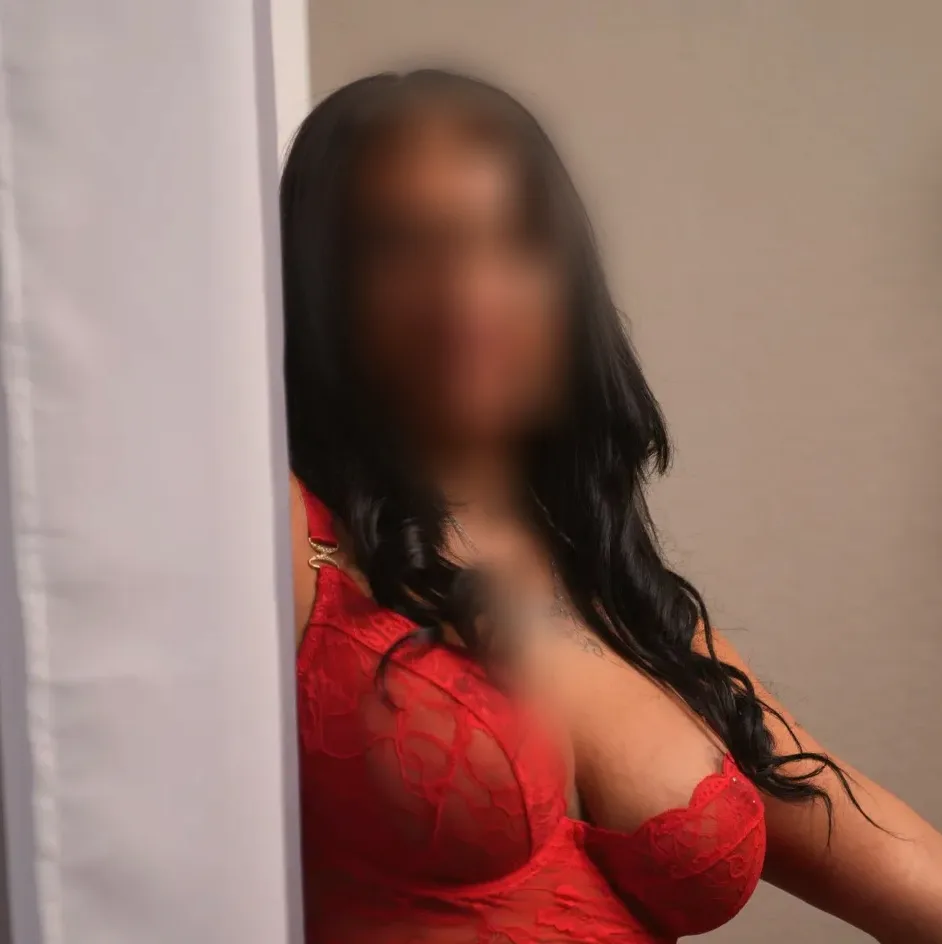 Claire, 38
