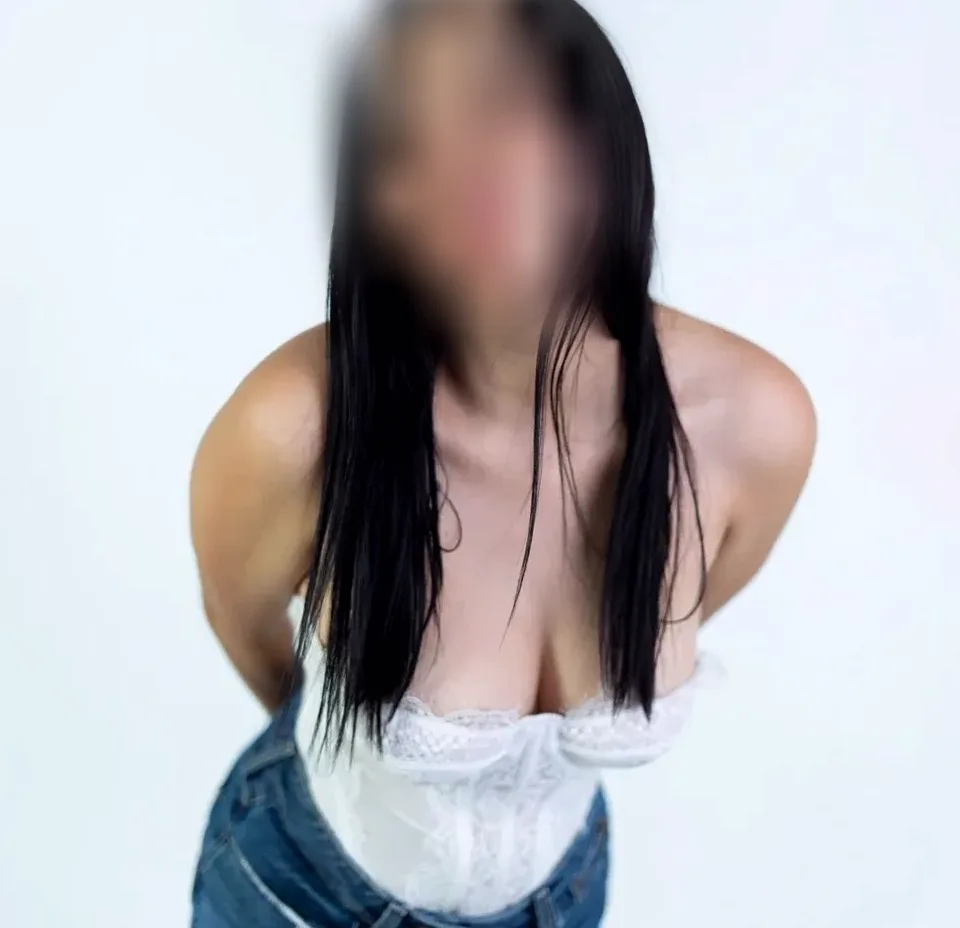 Emma, 23