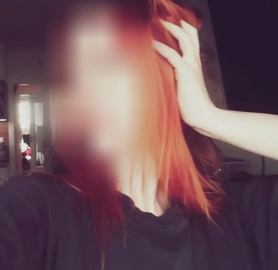 Ffion, 19