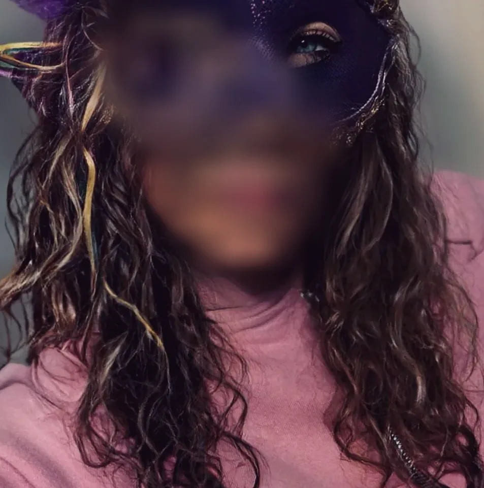 Julia, 31