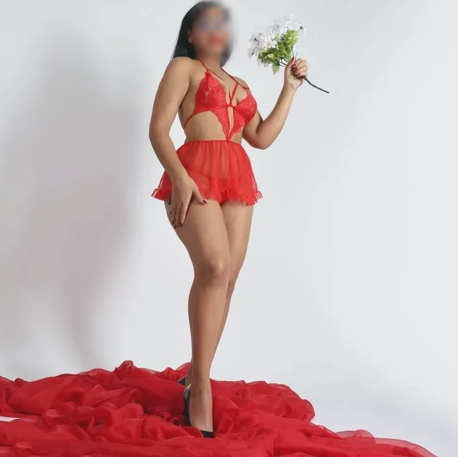 Nicola, 21