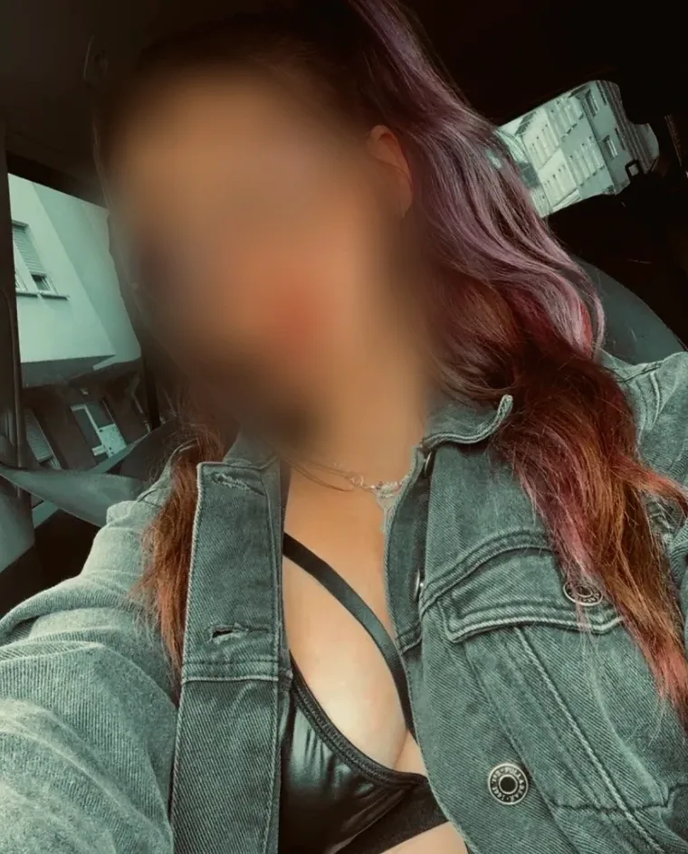 Zoe, 27